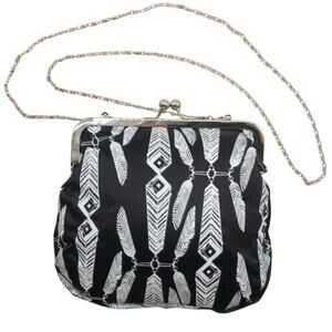 Ivana Helsinki Kukkarolaukku Arrow Clasp Bag by Paola Suhonen Black & White